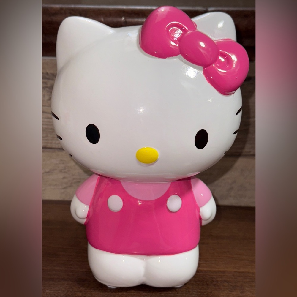 Super Cute 🥰 Hello Kitty in Pink Dress Ceramic Money Coin Piggy Bank 🏦 - NEW